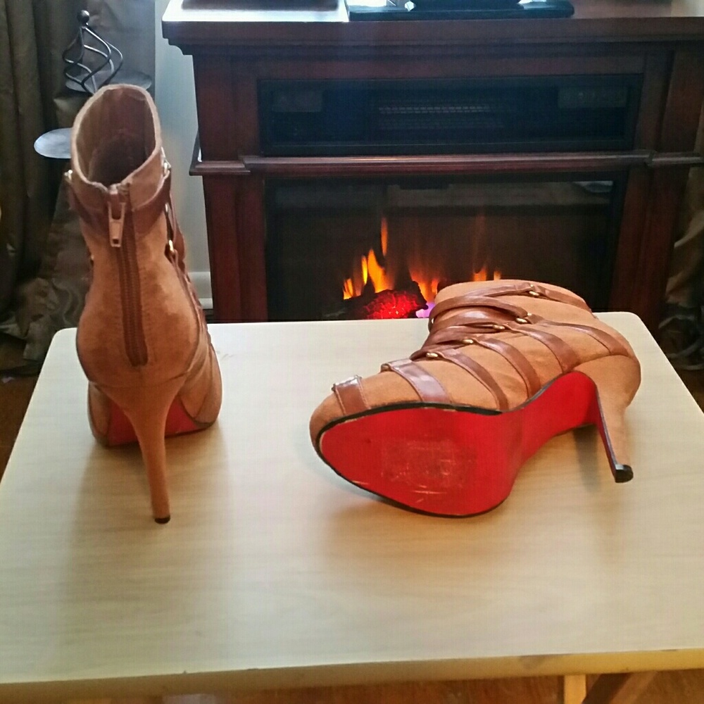 Boots - Picture 2 of 5